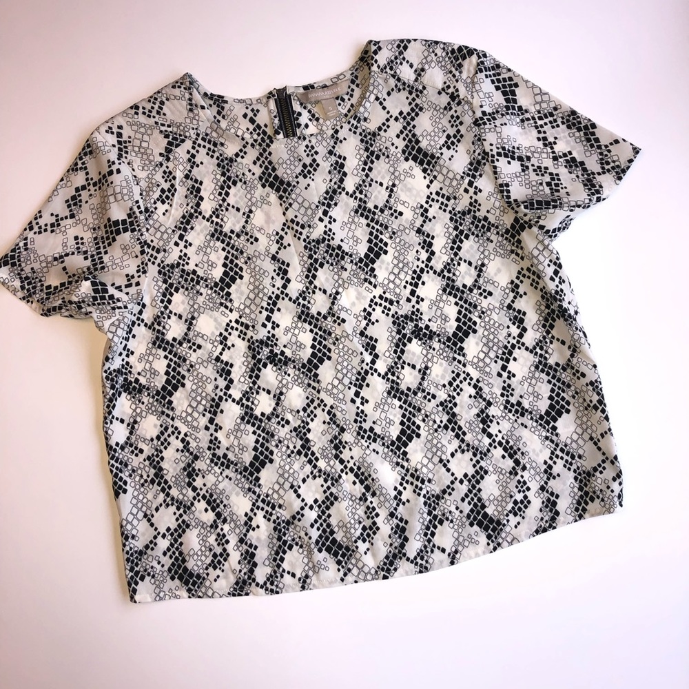 Banana Republic black & white top size small